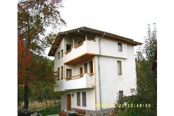 Bulgaria Chata Smolyan, Exterior